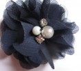 navy bloem met strass/parel op clip (klein)