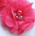 hardroze bloem met strass/parel op clip (klein)